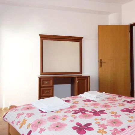 Idila Sea Front Apartments