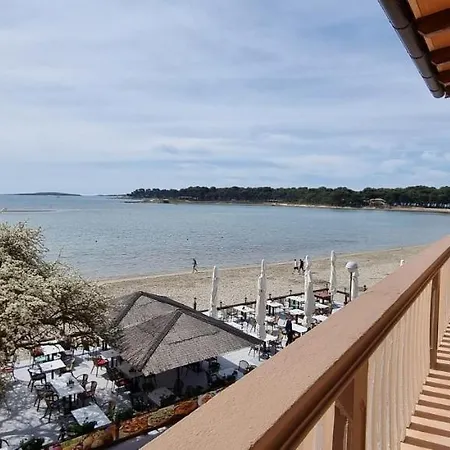 Idila Sea Front Apartments アパート