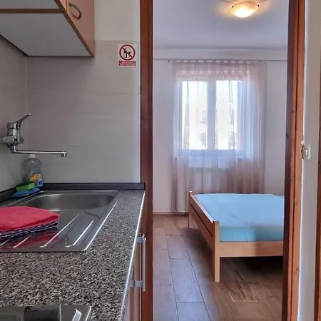 Idila Sea Front Apartments *