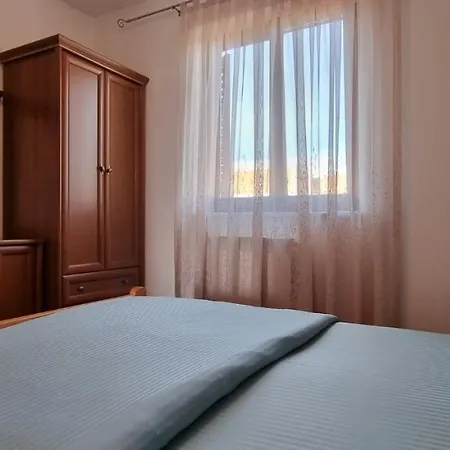 アパート Idila Sea Front Apartments メドゥリン